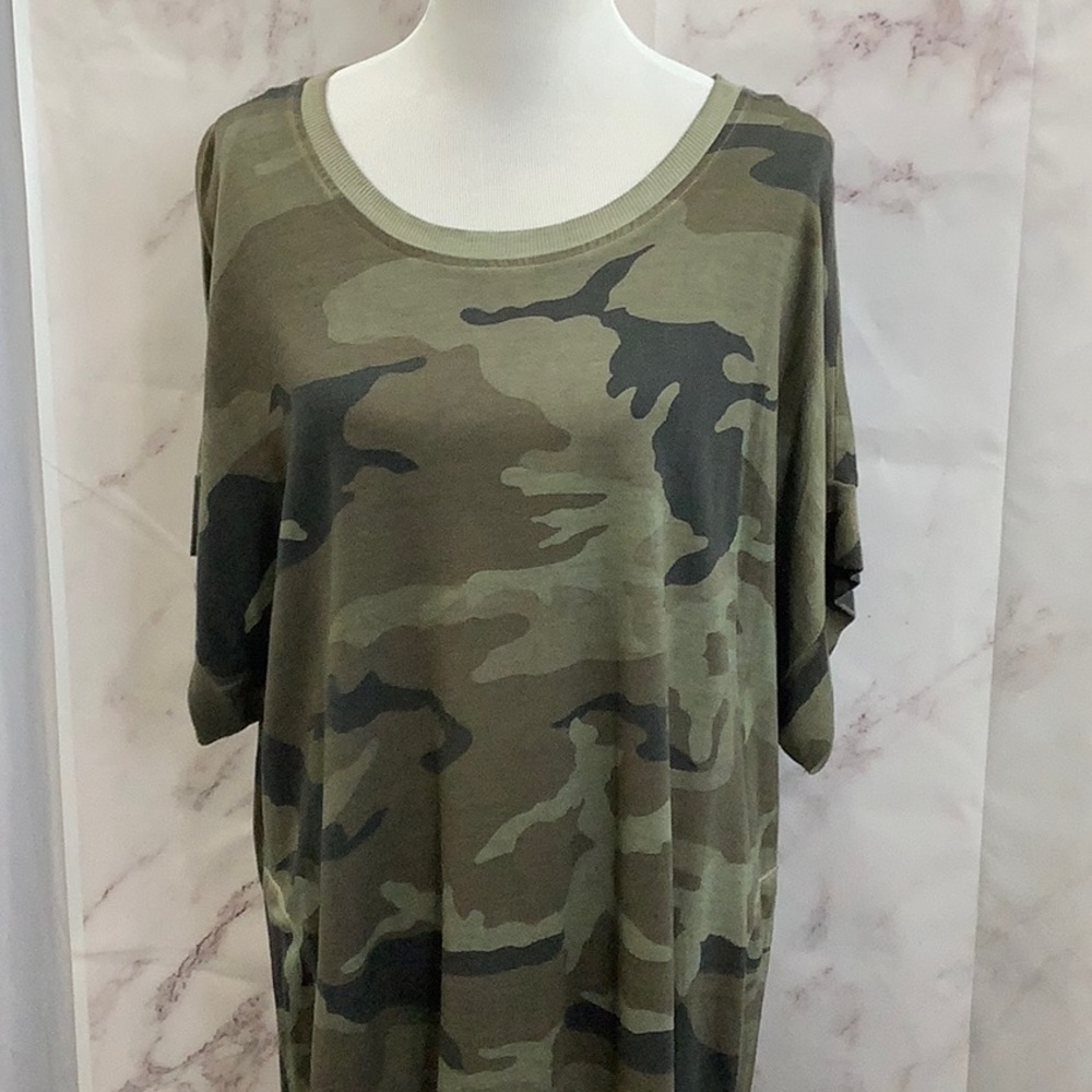 NWT- Dantelle crewneck Lo Hem Sweatshirt
